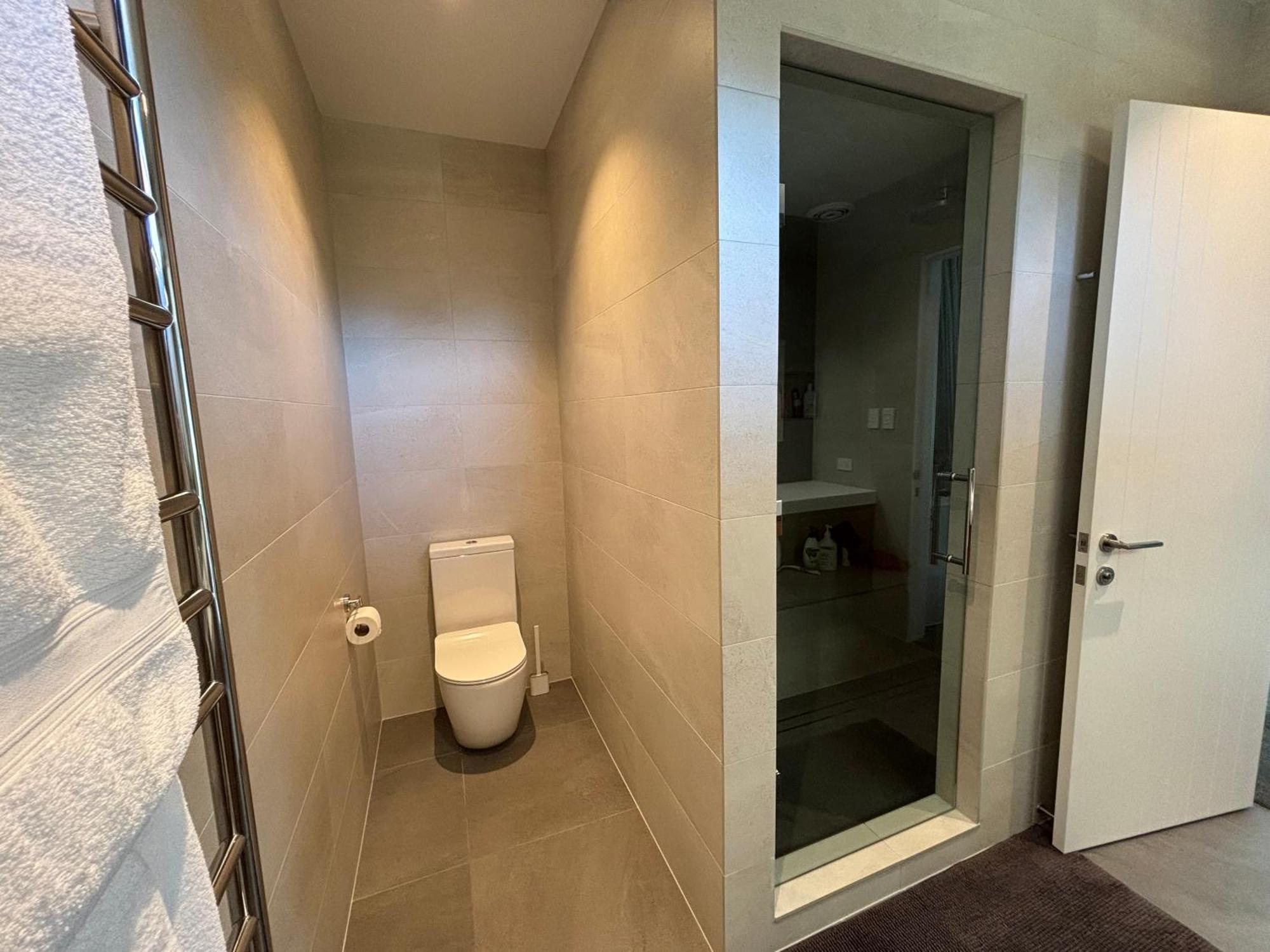 Tucker Beach Private Exclusive Retreat Квинстаун Номер фото