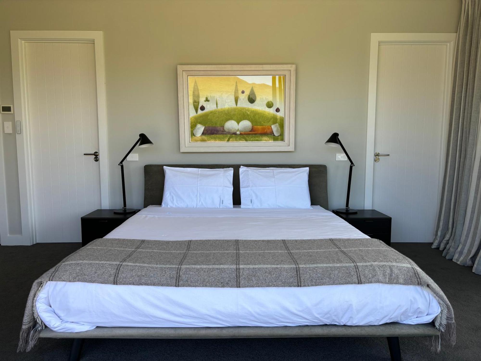Tucker Beach Private Exclusive Retreat Квинстаун Номер фото